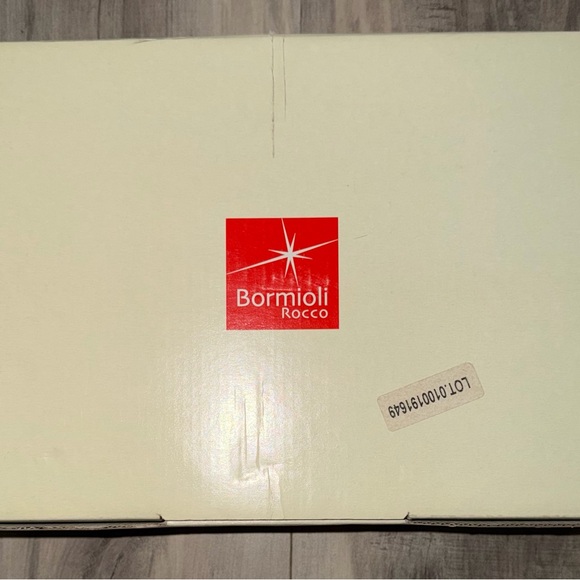 Elegant Clear Glass Bowl Set - Picture 3 of 7